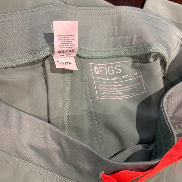 FIGS Sage Green Scrub Set womens - Picture 3 of 4